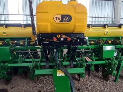 Foto Plantadeira John Deere 1113